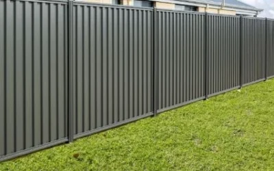 Modern Louvre Fencing Designs for Front Yards, Balconies & Pool Areas