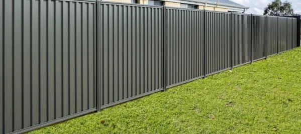 Modern Louvre Fencing Designs for Front Yards, Balconies & Pool Areas